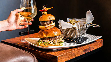 Картофель-фри + игристое вино, и еще 6 неожиданных сочетаний