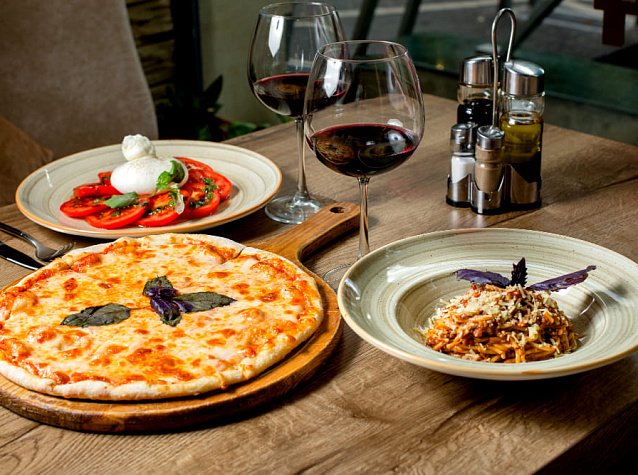 Какое вино подходит к сырной пицце | Блог Винного дома Мильстрим